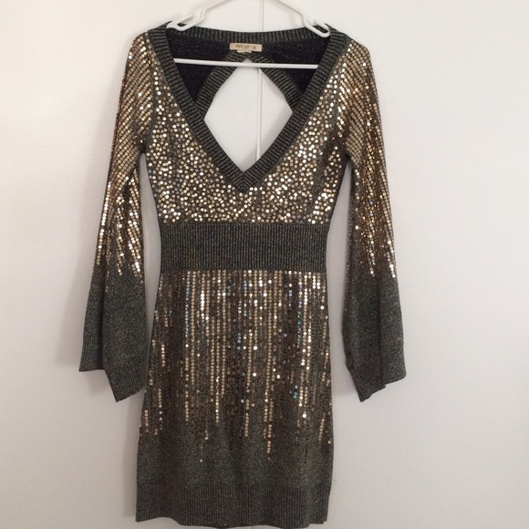 🎉HP 2/6🎉 Gold sequin dress