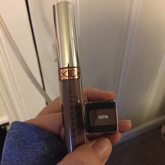 Bnib Anastasia Beverly Hills sepia hard to find