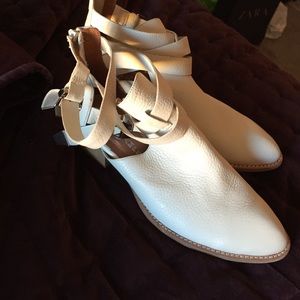 Brand new cream Jeffrey Campbell booties!