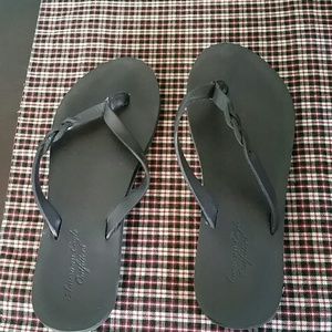 American Eagle flip flops
