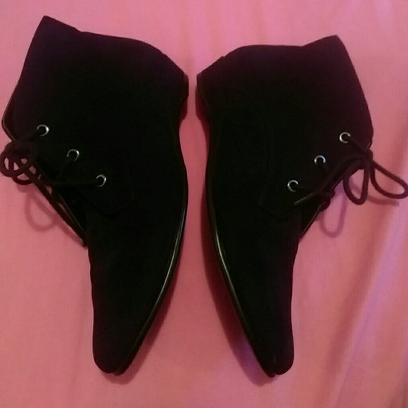 AEROSOLES Shoes - black booties🎉