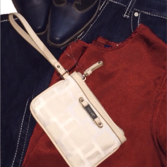 Nine West Handbags - ✨SALE✨Nine West Wristlet