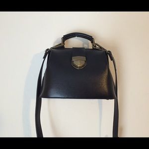 UO Small black purse!!
