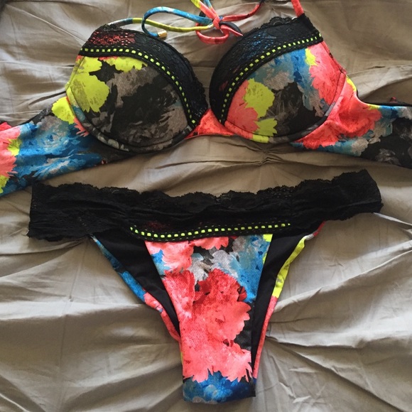 Beach Bunny push up bikini!