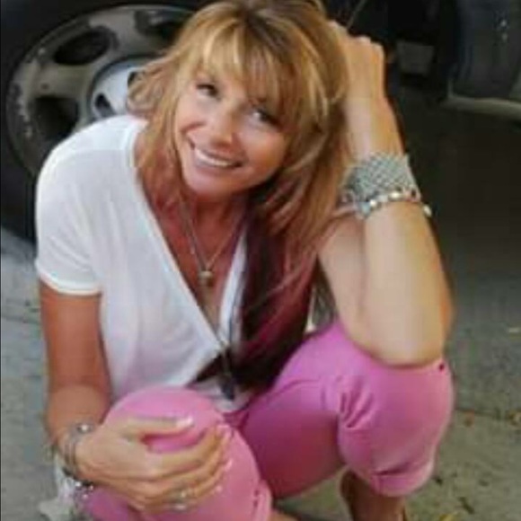 Meet your Posher, Suzanne - Picture 1 of 1