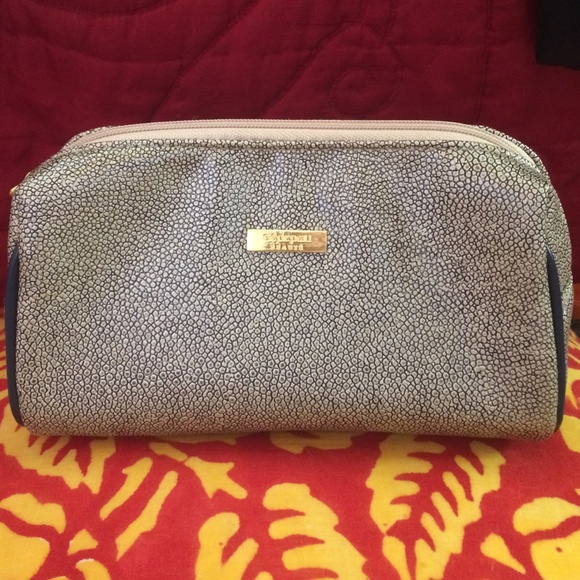 Clé de Peau Makeup Bag