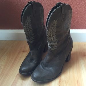 Western boots with heel!