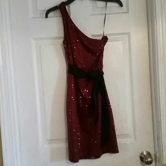 Max & Cleo Dresses & Skirts - Maxandcleo sexy one shoulder dress size 2