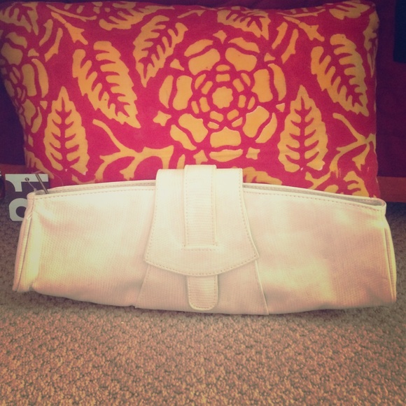 Cream/White Clutch