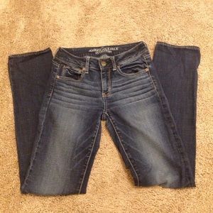 dark wash american eagle jeans!!