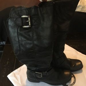 PRICE DROP!!! Sz.7 black leather Karrington boots
