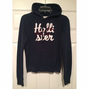 Hollister logo-graphic pull over