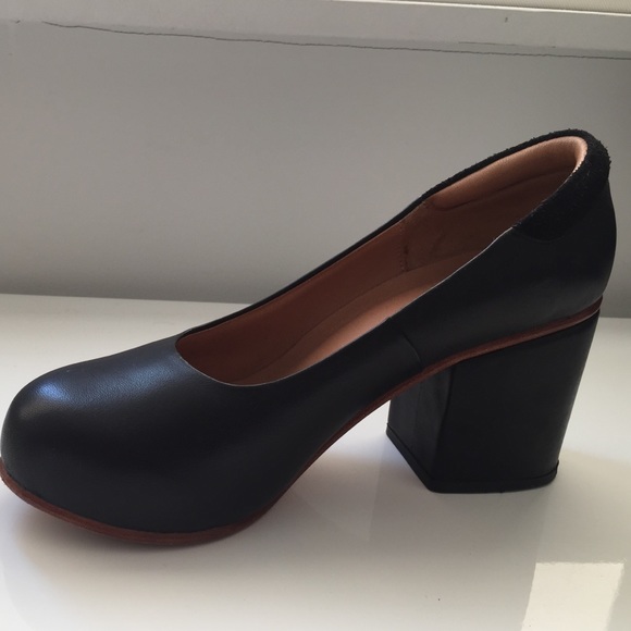 A Détacher Leather Pumps - Black Pumps, Shoes - ADE23271  A Detacher Black Leather Pumps