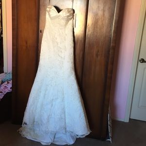 BRAND NEW WEDDING DRESS NWT SIZE 4