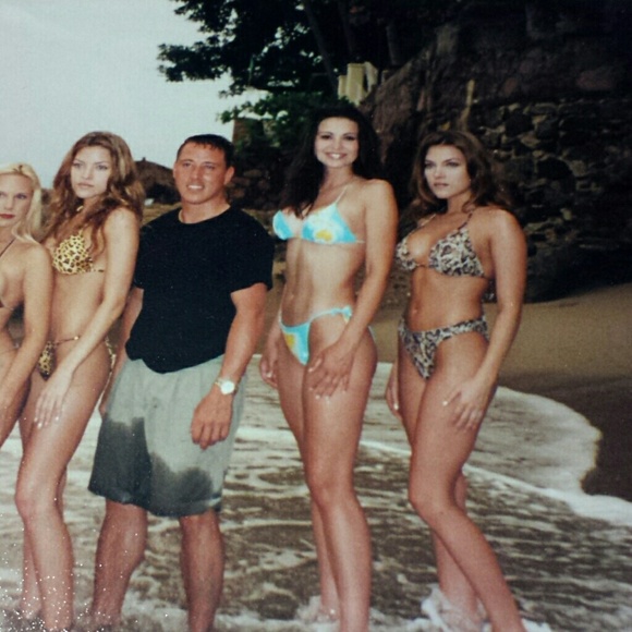 Bikini - Picture 1 of 3