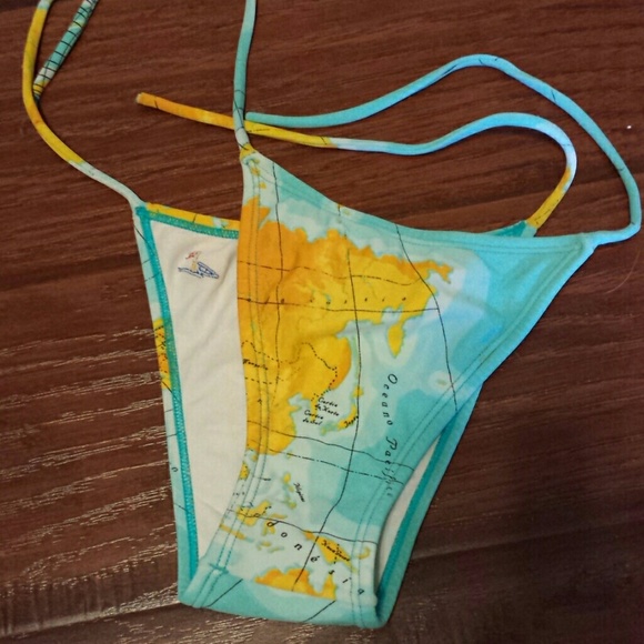 Bikini - Picture 2 of 3