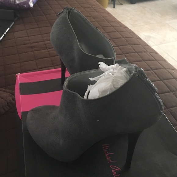 📢📢SALE📢📢 Grey Booties