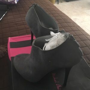 📢📢SALE📢📢 Grey Booties