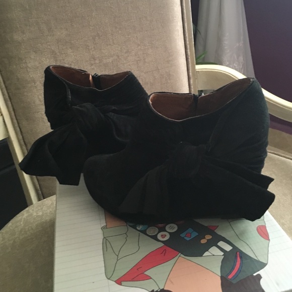 ♣️ Jeffrey Campbell Black Suede Wedges ♣️