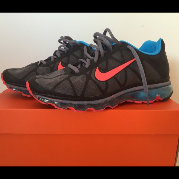 Nike Shoes - 💢Nike AIRMAX sneakers💢