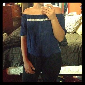 Off shoulders top, color Dark blue. Size S or M