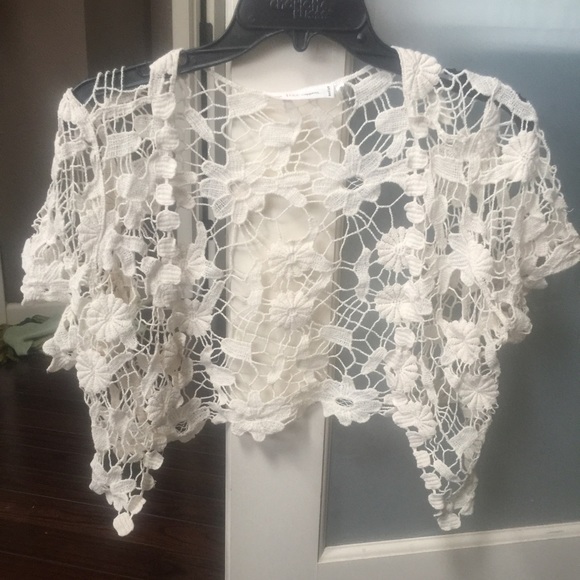 Cropped crocheted cover up