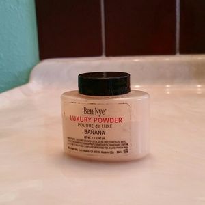 Ben Nye Luxury Powder