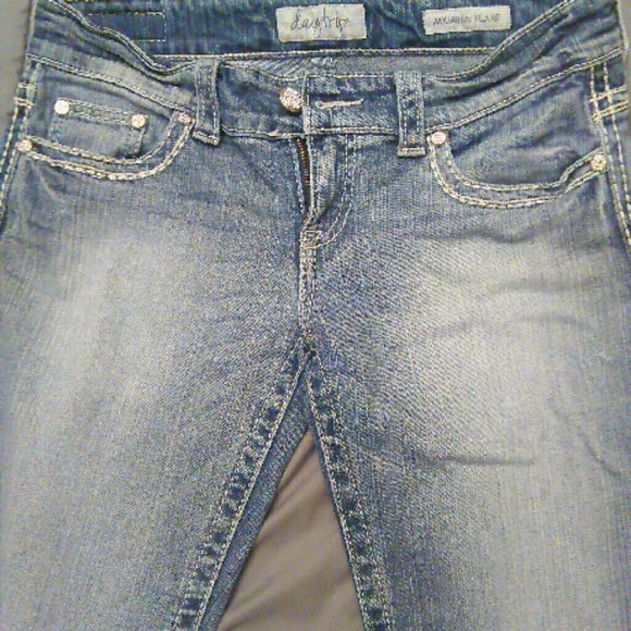 *sold* Daytrip "buckle" brand jeans size 29 flare