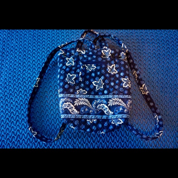 ❌SOLD❌Vera Bradley Blue coin back pack! - Picture 3 of 4