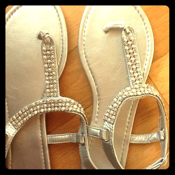 💎Silver Rhinestone and Pearl Embellished Flats💎