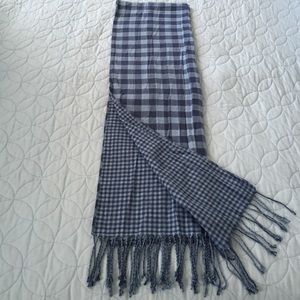 Scarf. Checked light blue on medium blue