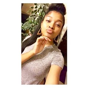 Meet your Posher, Zhavia