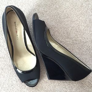 Like New Bandolino Peep Toe Wedges