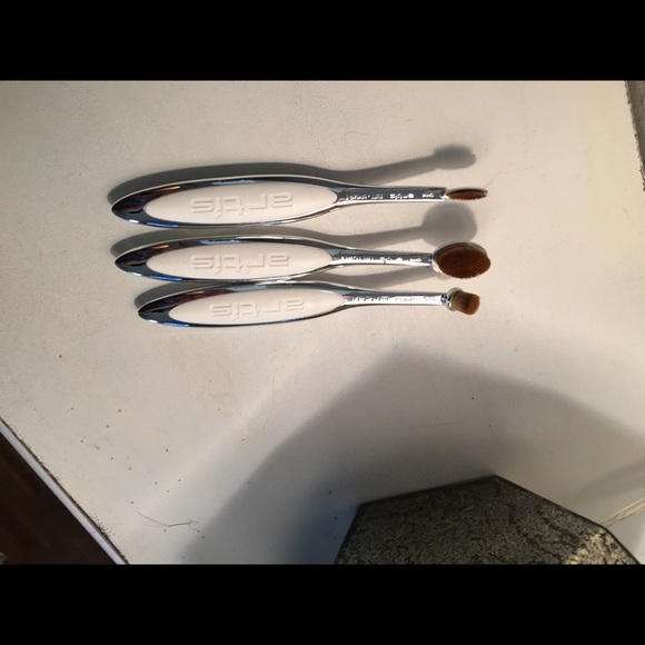 Artís brushes