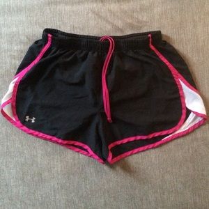Under Armour semi-fitted shorts. Med