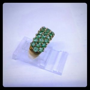 Beautiful 10kt yellow gold is emerald ring.