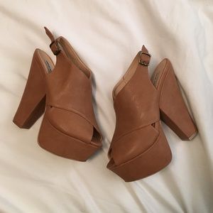 Steve Madden platform sandals NWOT