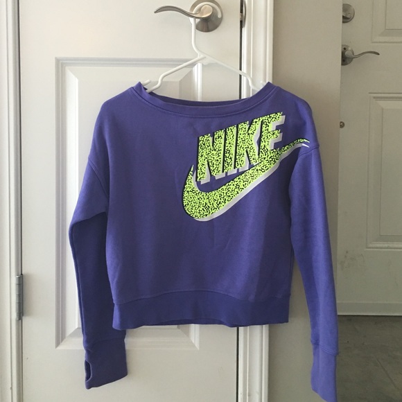 Nike Sweaters - ✨FLASH SALE!✨💜NWOT NIKE CROP SWEATER