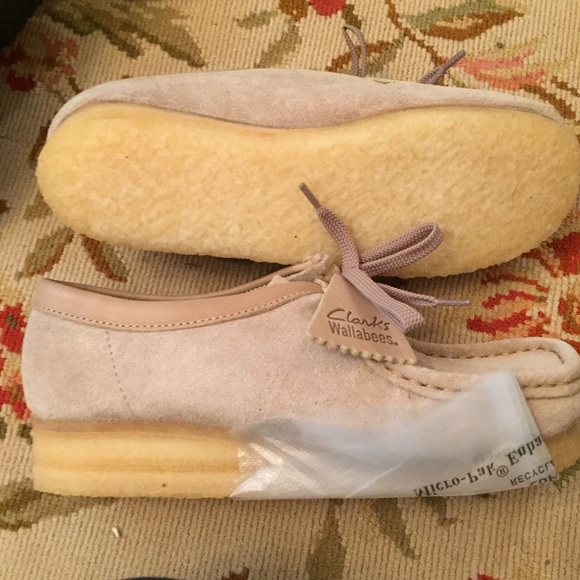 Size 7-7.5 clark's wallabees brand new!