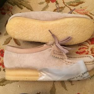 Size 7-7.5 clark's wallabees brand new!