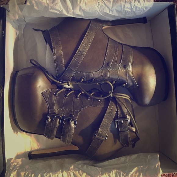 Booties!! I love them 💕 new in Box only tried on!