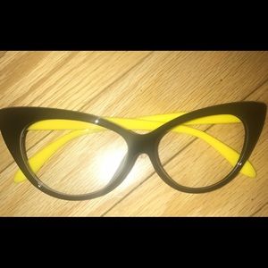 BLACK & YELLOW VINTAGE LOOK CAT EYE GLASSES *NWT*