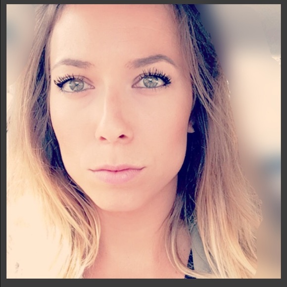 Meet your Posher, Tara - Picture 2 of 2