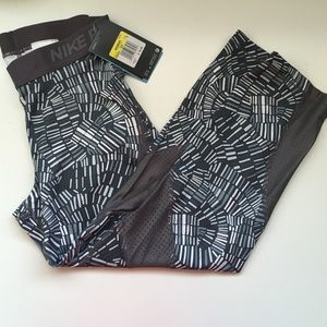 Nike Pro Capris