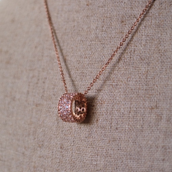 ♥️SOLD in bundle♥️• new • rose gold necklace - Picture 2 of 4