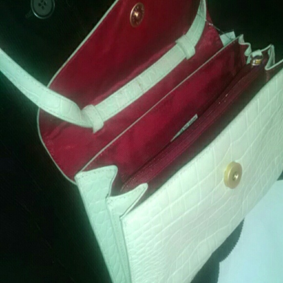 Elaine Trump Genuine Leather Ivory Small Purse