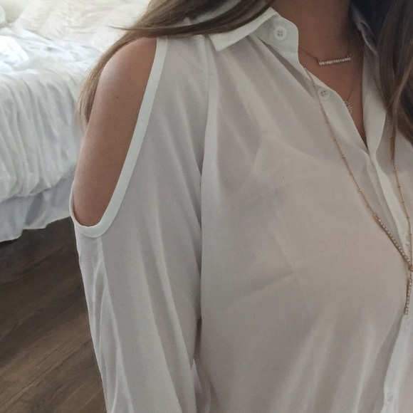 White cold shoulder blouse - Picture 3 of 4