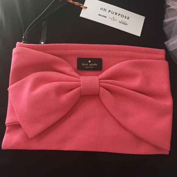 kate spade Handbags - BRAND NEW Kate spade flamingo pink bow wristlet