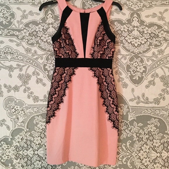 Beautiful body fitting dress - Picture 1 of 2