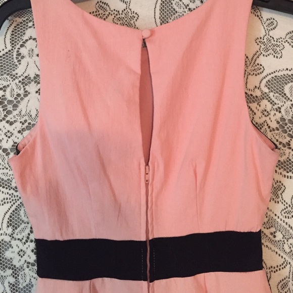 Beautiful body fitting dress - Picture 2 of 2